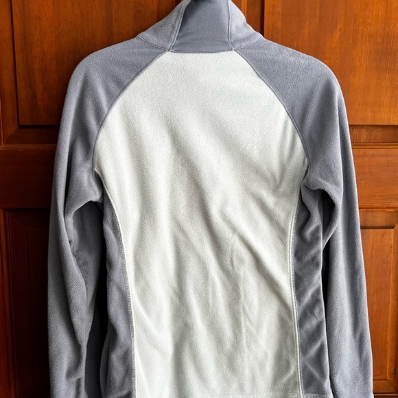 Columbia women’s size small lightweight fleece. Color bluish purplish grey - Picture 4 of 5